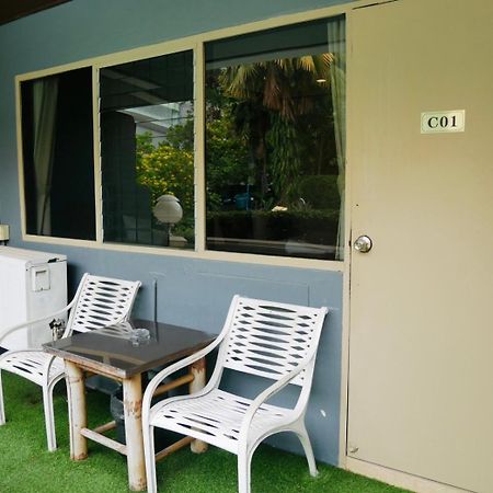 Let'S Hyde Pattaya Resort & Villas - Pool Cabanas Exterior photo