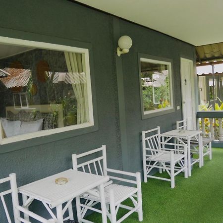Let'S Hyde Pattaya Resort & Villas - Pool Cabanas Exterior photo