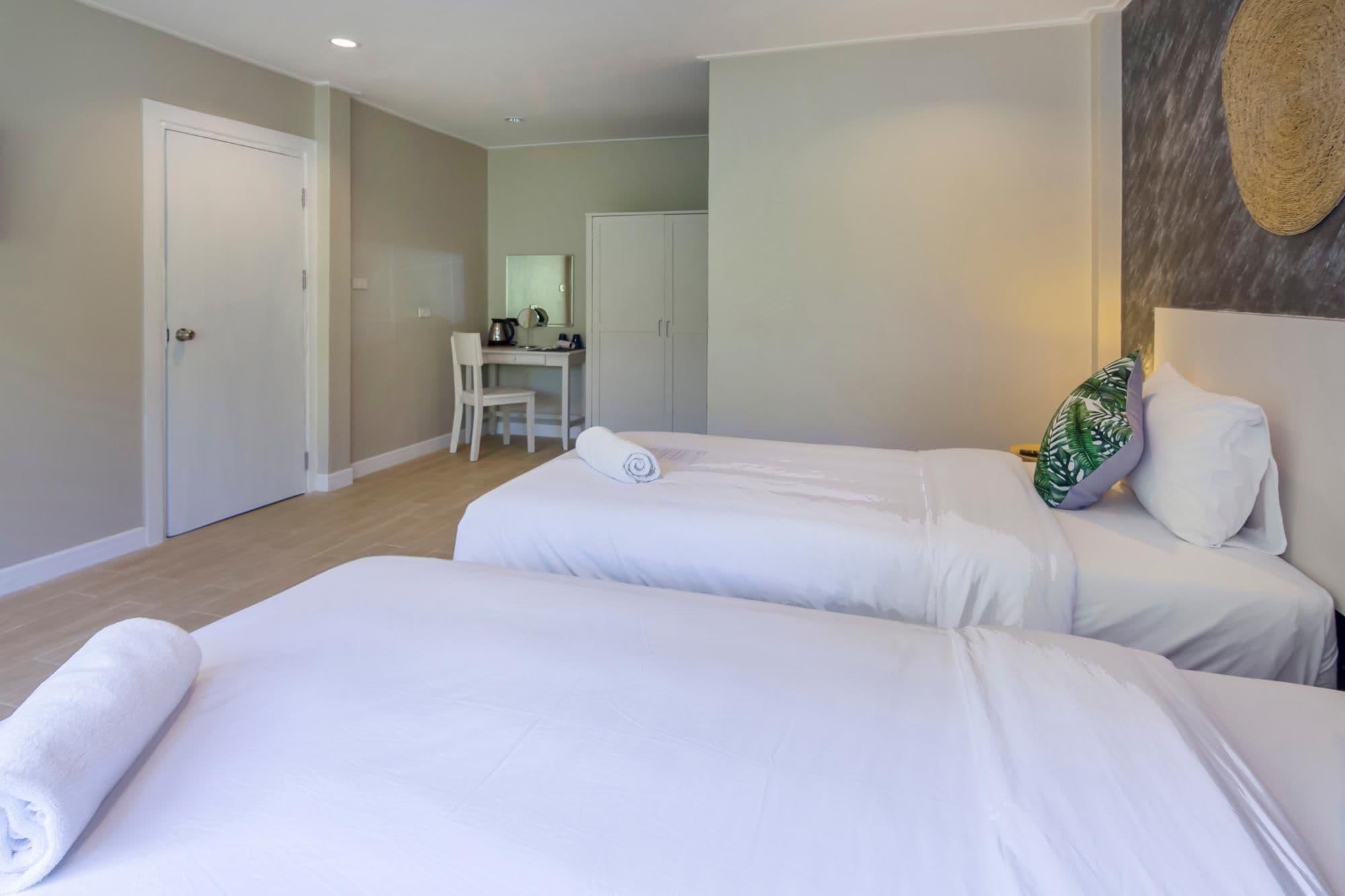 Let'S Hyde Pattaya Resort & Villas - Pool Cabanas Exterior photo