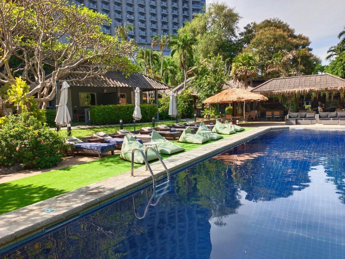 Let'S Hyde Pattaya Resort & Villas - Pool Cabanas Exterior photo