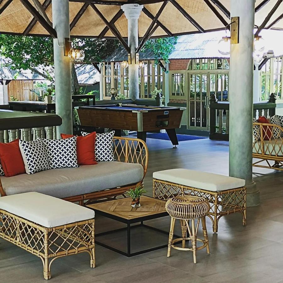 Let'S Hyde Pattaya Resort & Villas - Pool Cabanas Exterior photo