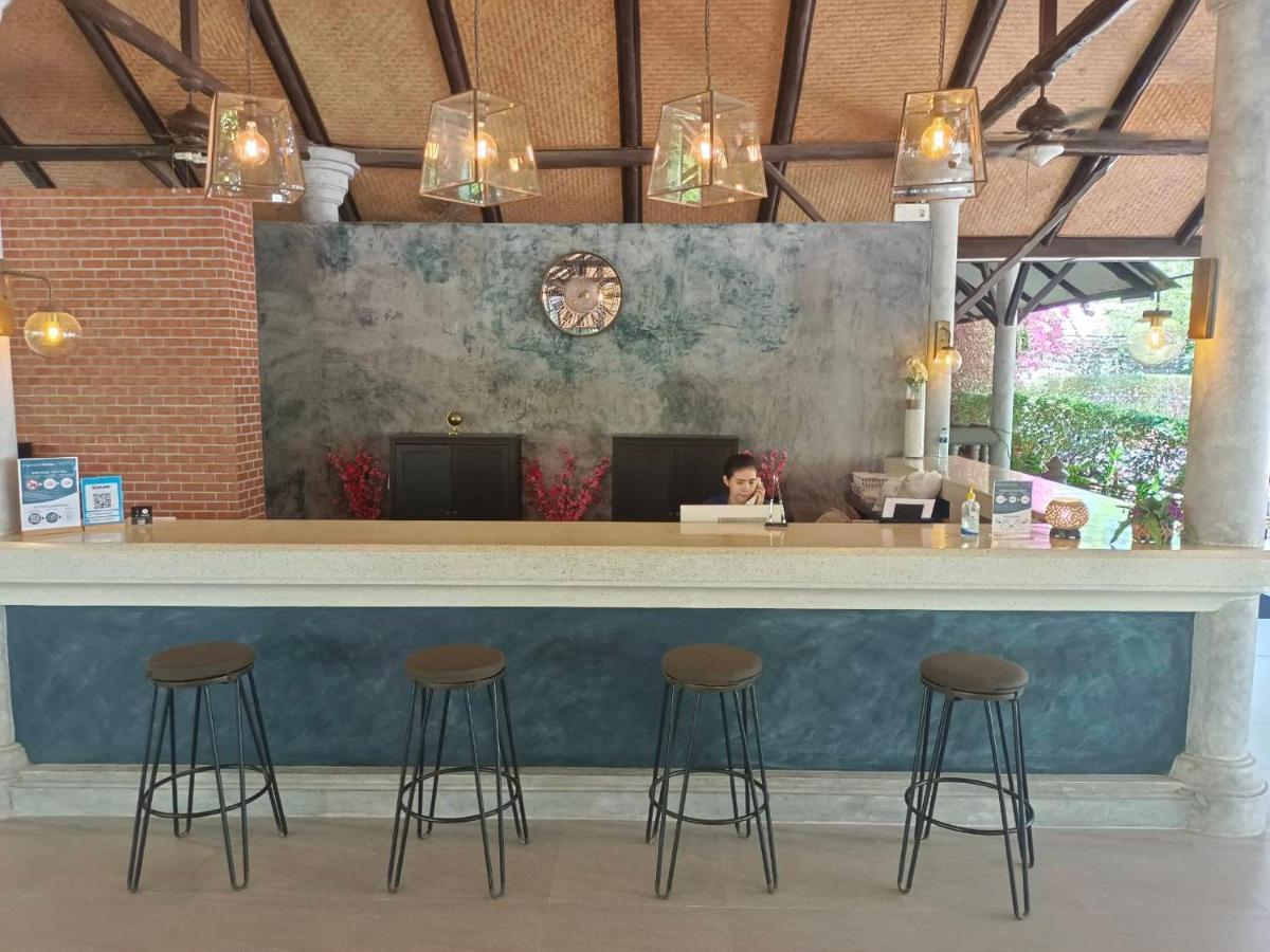 Let'S Hyde Pattaya Resort & Villas - Pool Cabanas Exterior photo