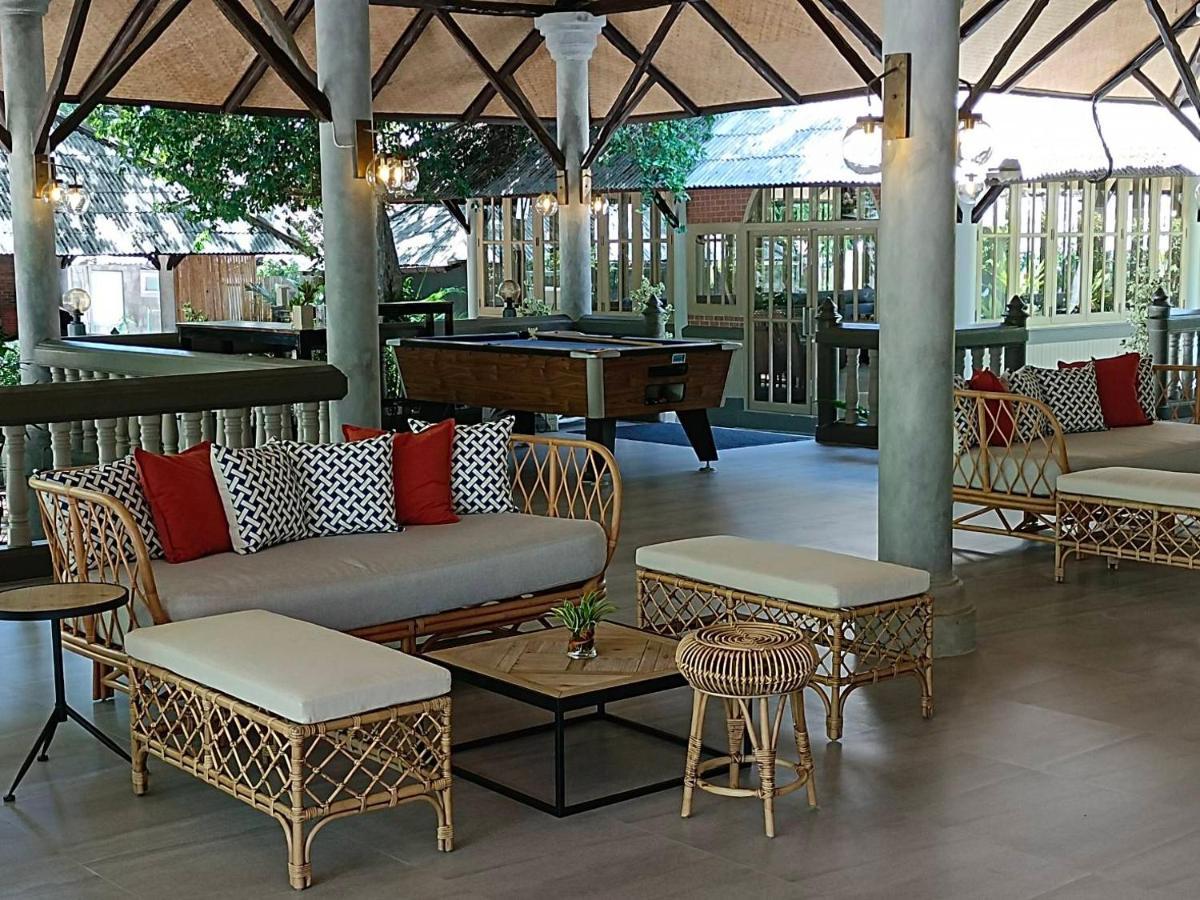 Let'S Hyde Pattaya Resort & Villas - Pool Cabanas Exterior photo