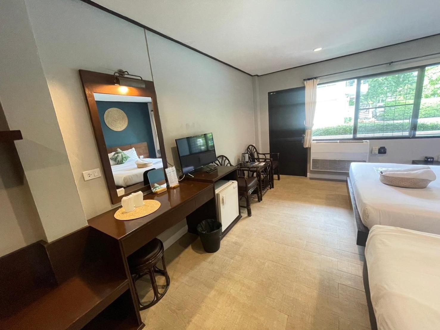 Let'S Hyde Pattaya Resort & Villas - Pool Cabanas Exterior photo