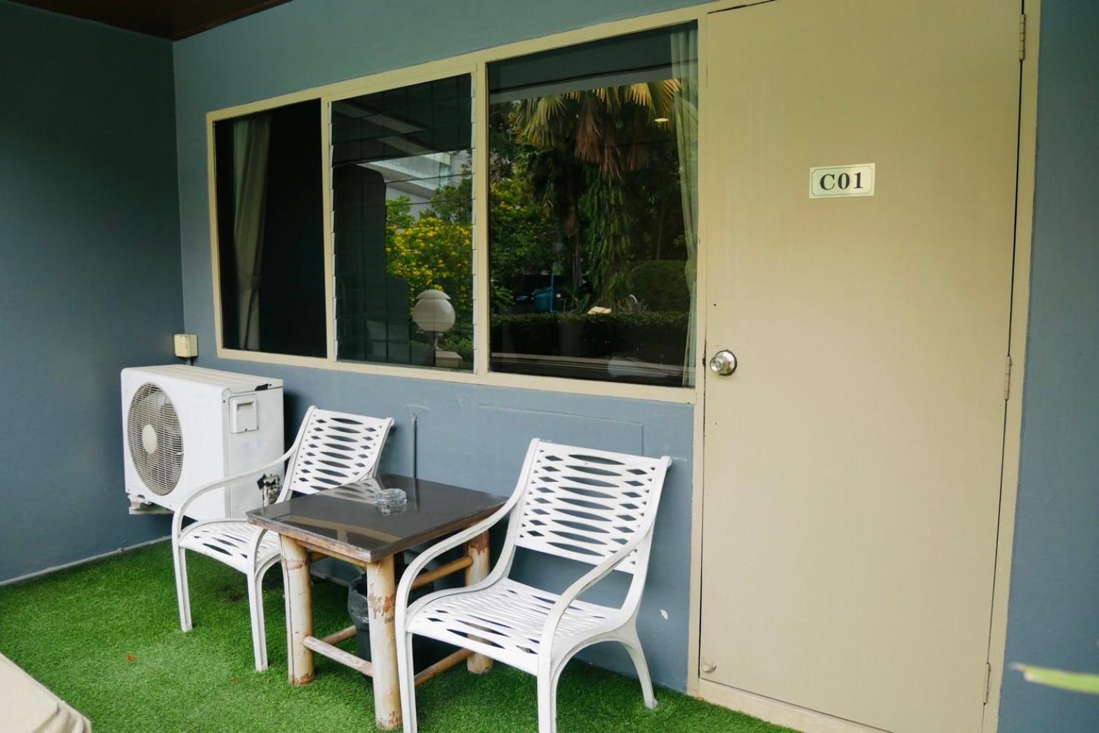 Let'S Hyde Pattaya Resort & Villas - Pool Cabanas Exterior photo