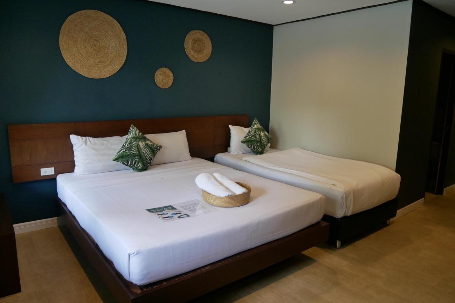 Let'S Hyde Pattaya Resort & Villas - Pool Cabanas Exterior photo