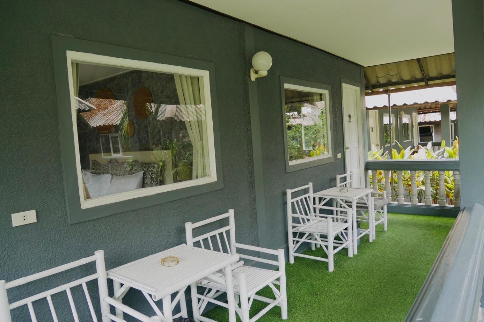 Let'S Hyde Pattaya Resort & Villas - Pool Cabanas Exterior photo