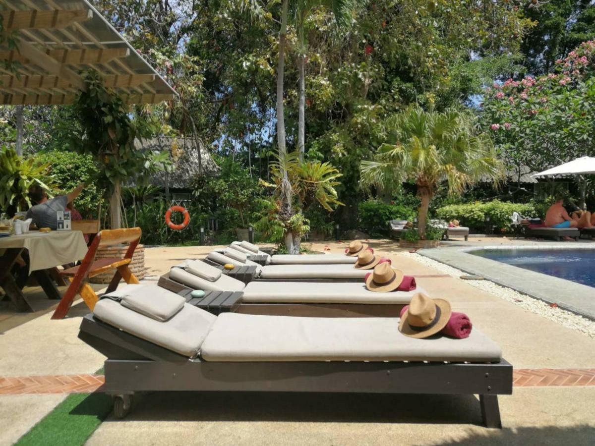 Let'S Hyde Pattaya Resort & Villas - Pool Cabanas Exterior photo